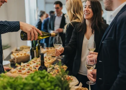 Accords mets-vins en soirée : comment sublimer votre cocktail dînatoire d&rsquo;entreprise