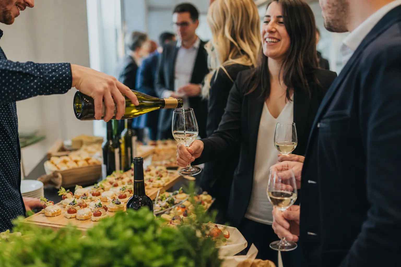 Accords mets-vins en soirée : comment sublimer votre cocktail dînatoire d&rsquo;entreprise